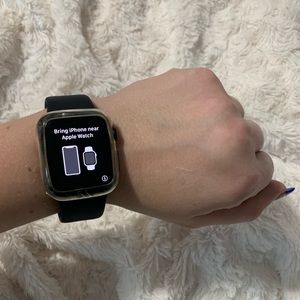 Apple Watch Series 5 40mm Space Gray w/ Black Band